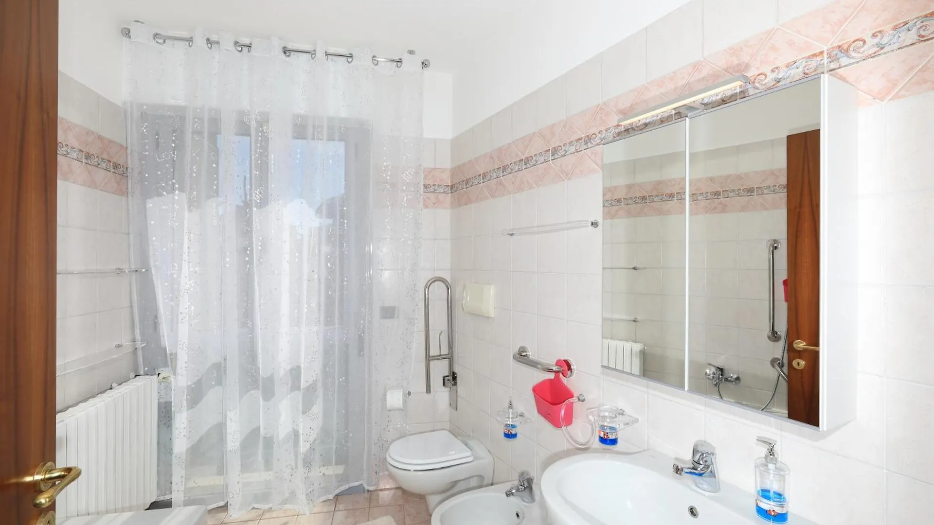 Central Luxury Apt W Garage Happy Home Bergamo Italy